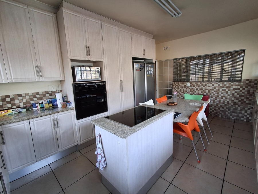 4 Bedroom Property for Sale in Bezuidenhout Valley Gauteng