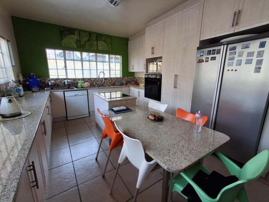 4 Bedroom Property for Sale in Bezuidenhout Valley Gauteng