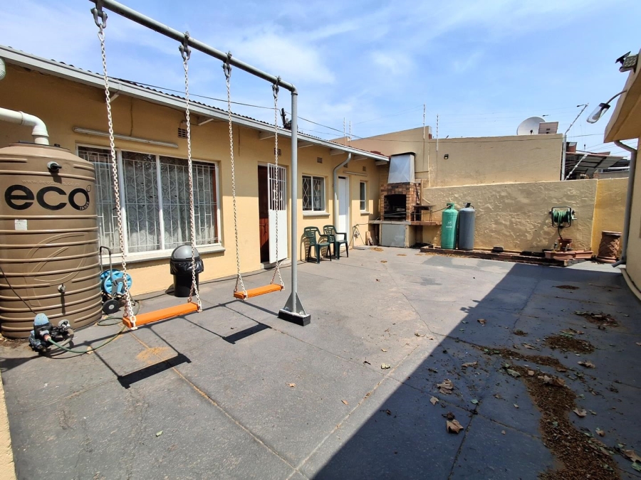 4 Bedroom Property for Sale in Bezuidenhout Valley Gauteng