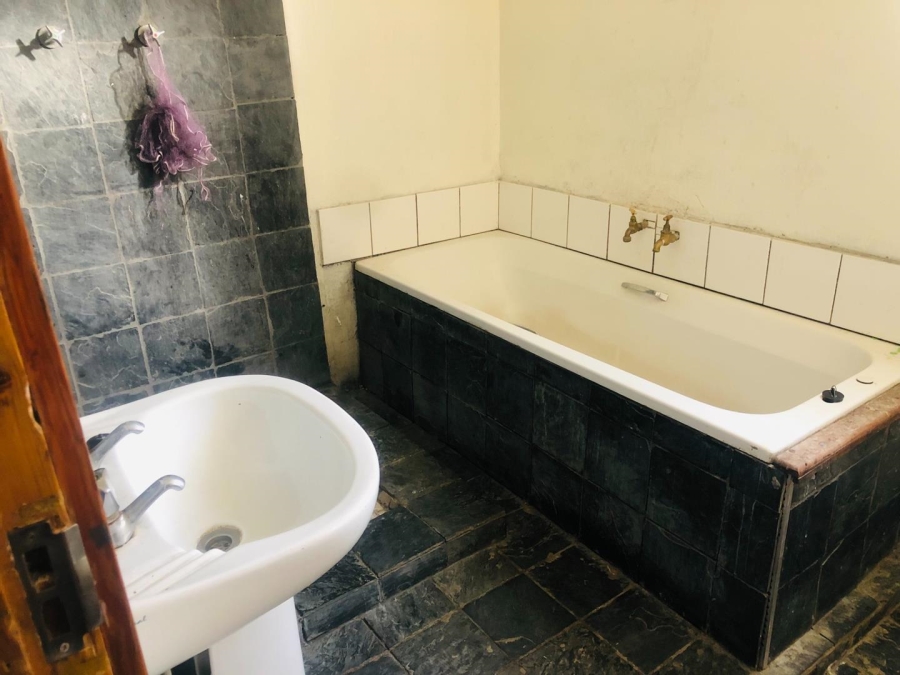 5 Bedroom Property for Sale in Bezuidenhout Valley Gauteng