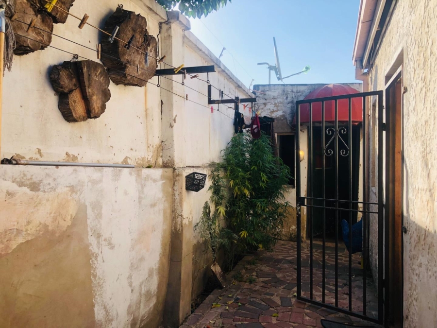5 Bedroom Property for Sale in Bezuidenhout Valley Gauteng