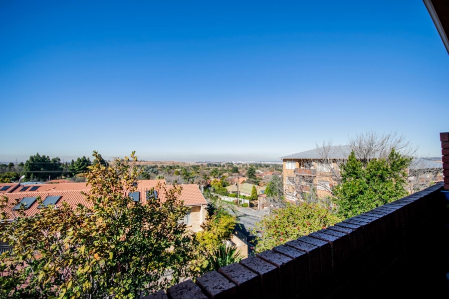 1 Bedroom Property for Sale in Primrose Hill Gauteng