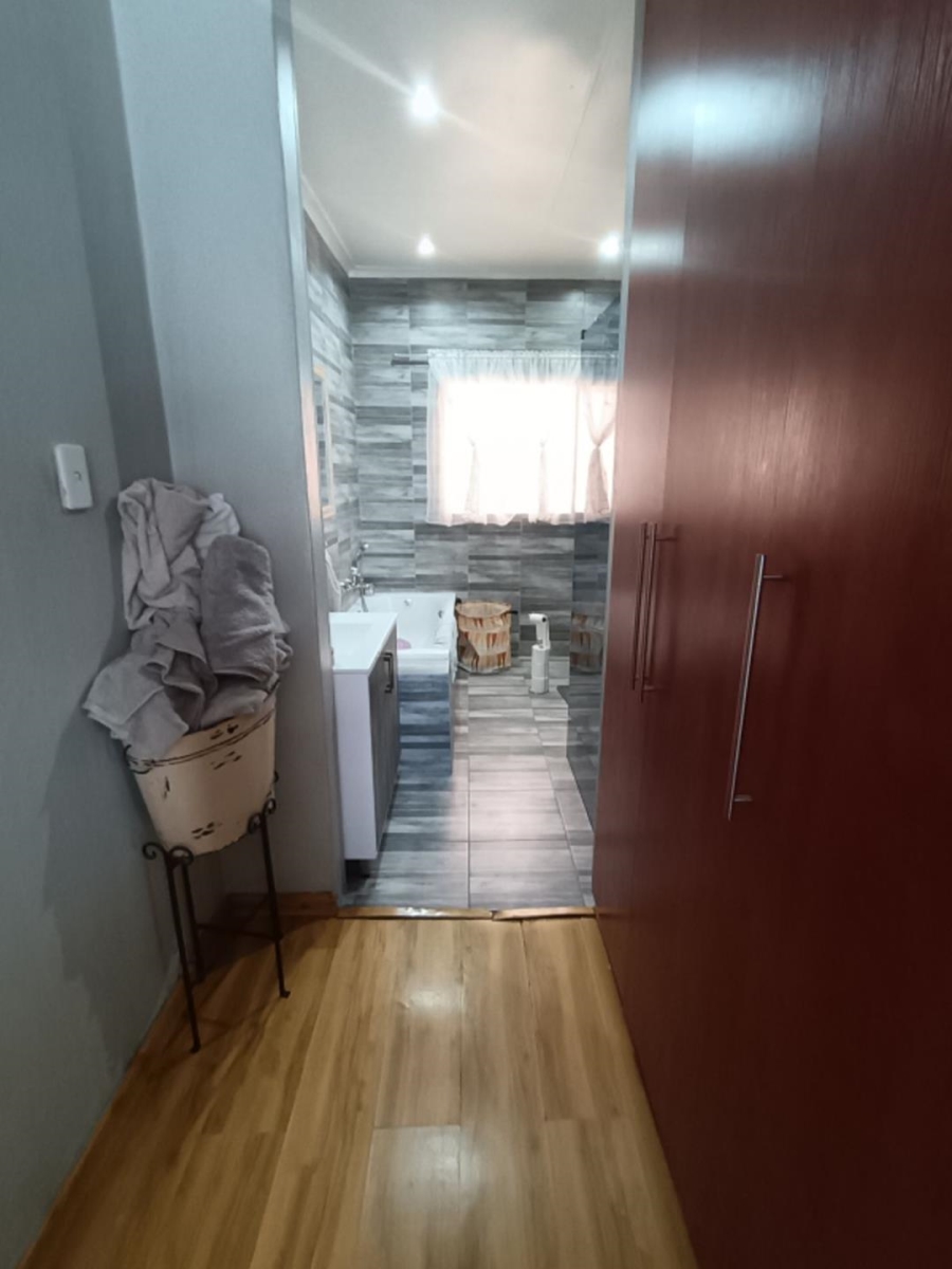 6 Bedroom Property for Sale in Primrose Gauteng