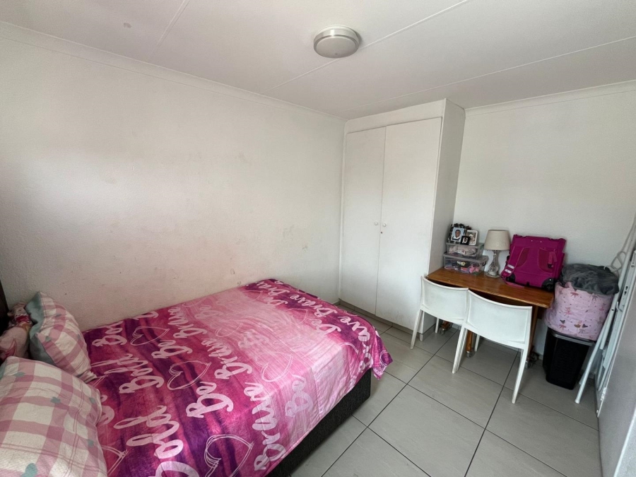 2 Bedroom Property for Sale in South Kensington Gauteng