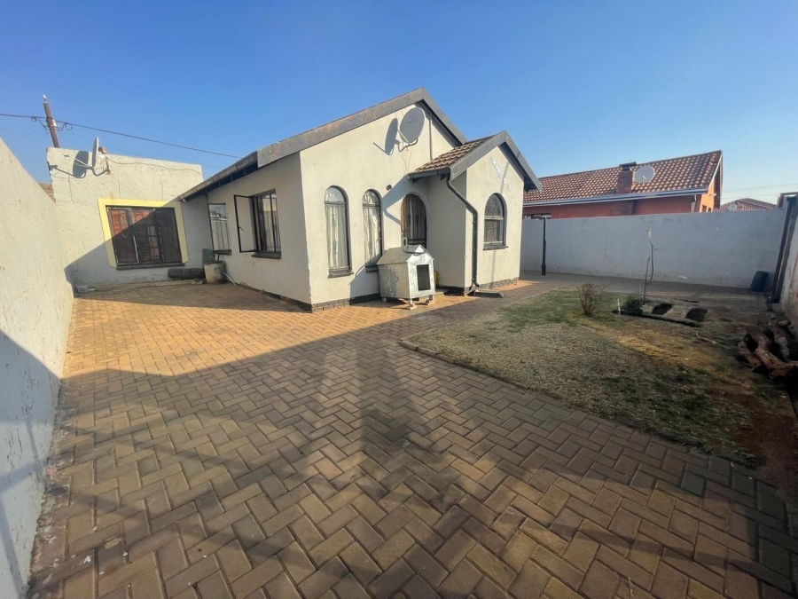 2 Bedroom Property for Sale in Protea Glen Gauteng