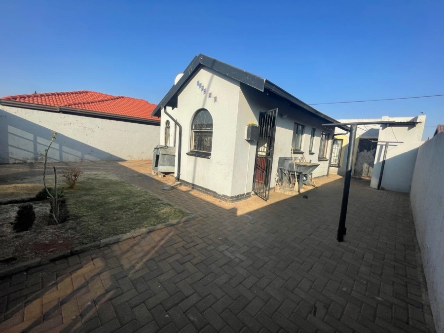 2 Bedroom Property for Sale in Protea Glen Gauteng