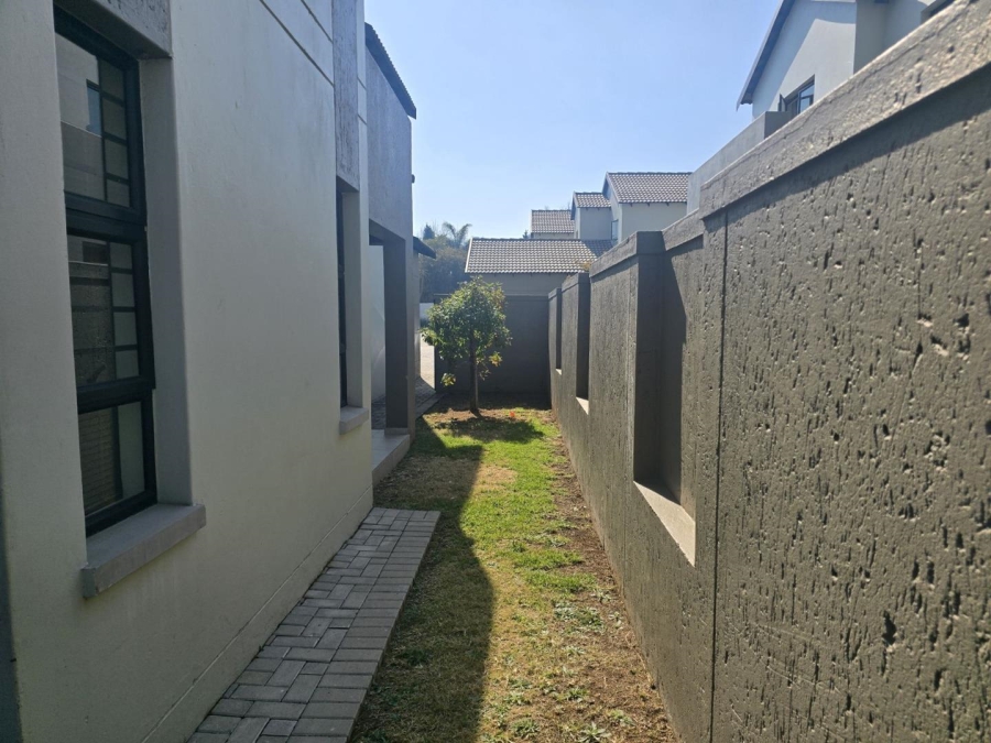 3 Bedroom Property for Sale in Broadacres Gauteng