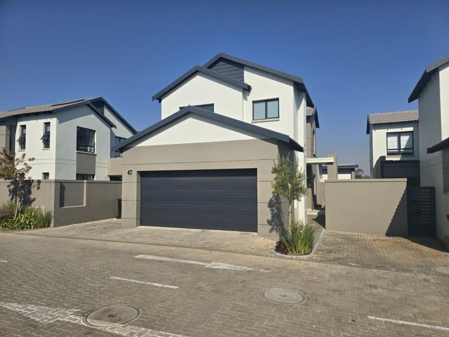 3 Bedroom Property for Sale in Broadacres Gauteng