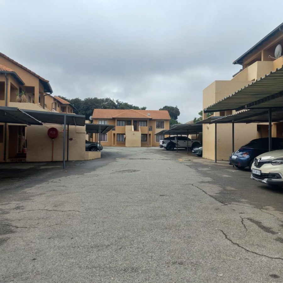 2 Bedroom Property for Sale in Florida Lake Gauteng
