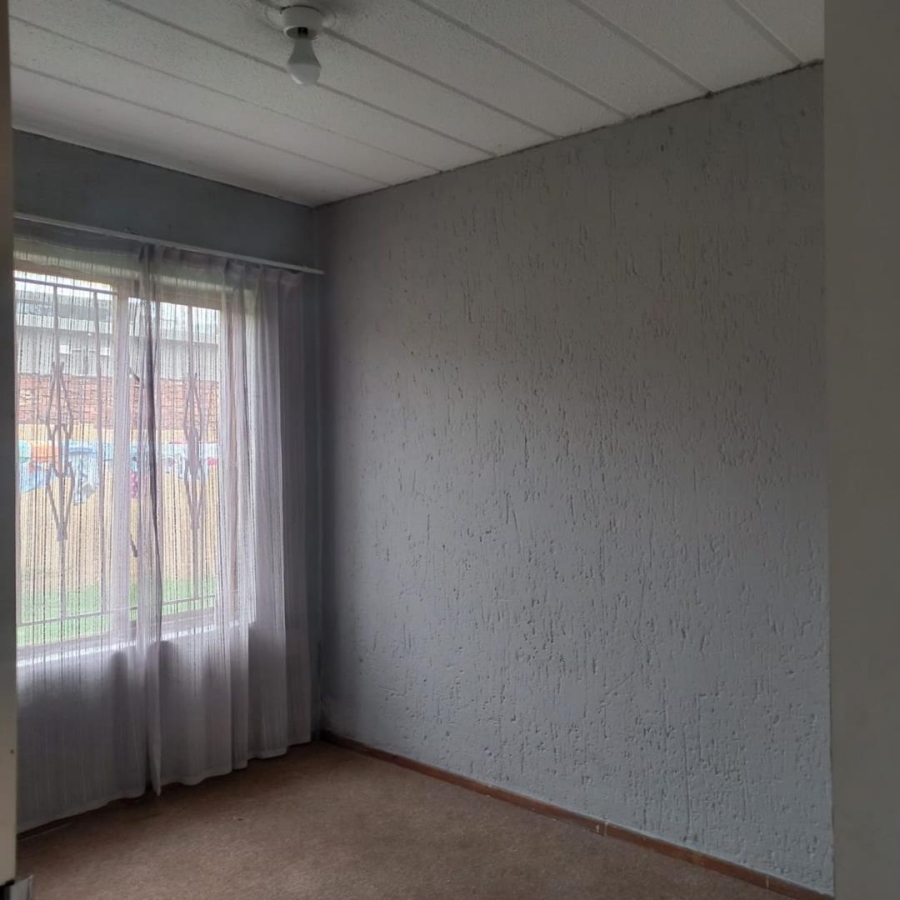 2 Bedroom Property for Sale in Florida Lake Gauteng