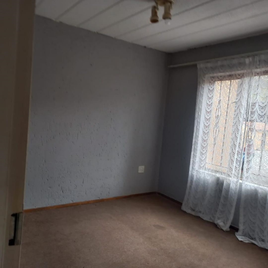 2 Bedroom Property for Sale in Florida Lake Gauteng