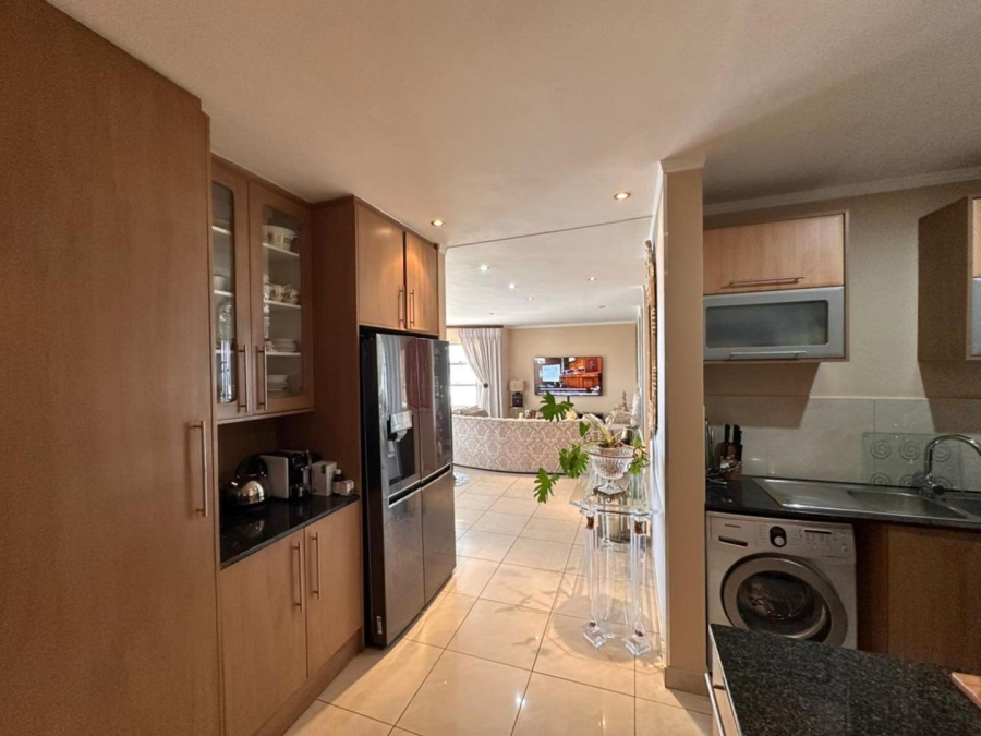 2 Bedroom Property for Sale in Sandhurst Gauteng