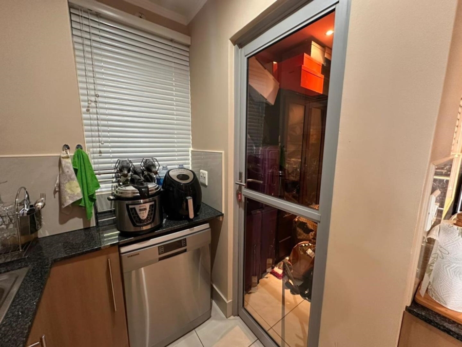 2 Bedroom Property for Sale in Sandhurst Gauteng