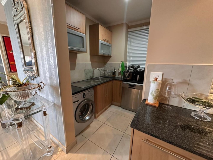 2 Bedroom Property for Sale in Sandhurst Gauteng