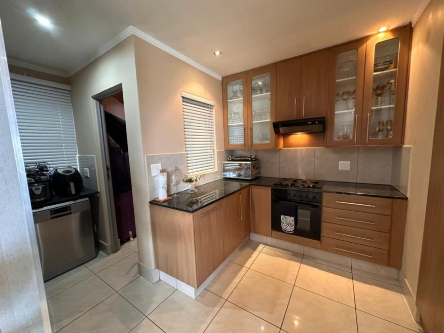 2 Bedroom Property for Sale in Sandhurst Gauteng