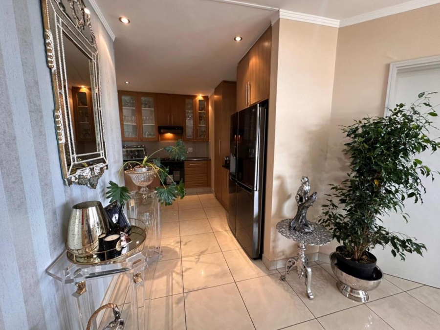 2 Bedroom Property for Sale in Sandhurst Gauteng
