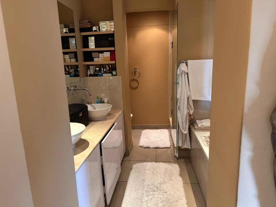 2 Bedroom Property for Sale in Sandhurst Gauteng