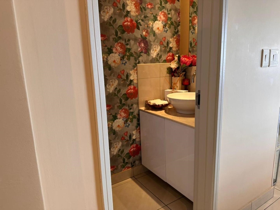 2 Bedroom Property for Sale in Sandhurst Gauteng