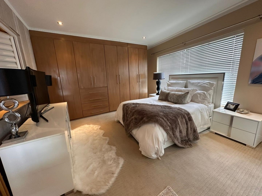 2 Bedroom Property for Sale in Sandhurst Gauteng