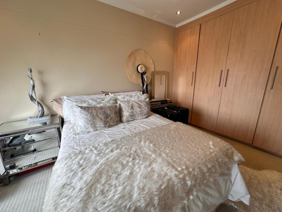 2 Bedroom Property for Sale in Sandhurst Gauteng