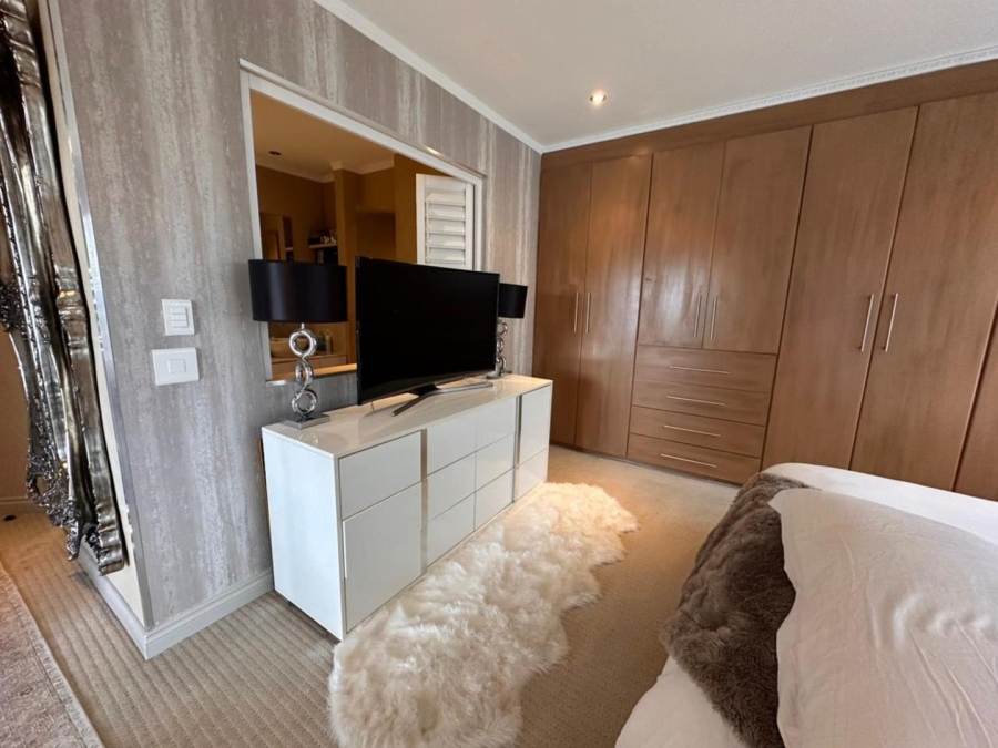 2 Bedroom Property for Sale in Sandhurst Gauteng