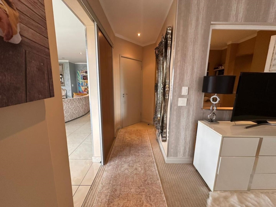2 Bedroom Property for Sale in Sandhurst Gauteng