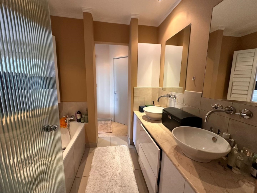 2 Bedroom Property for Sale in Sandhurst Gauteng