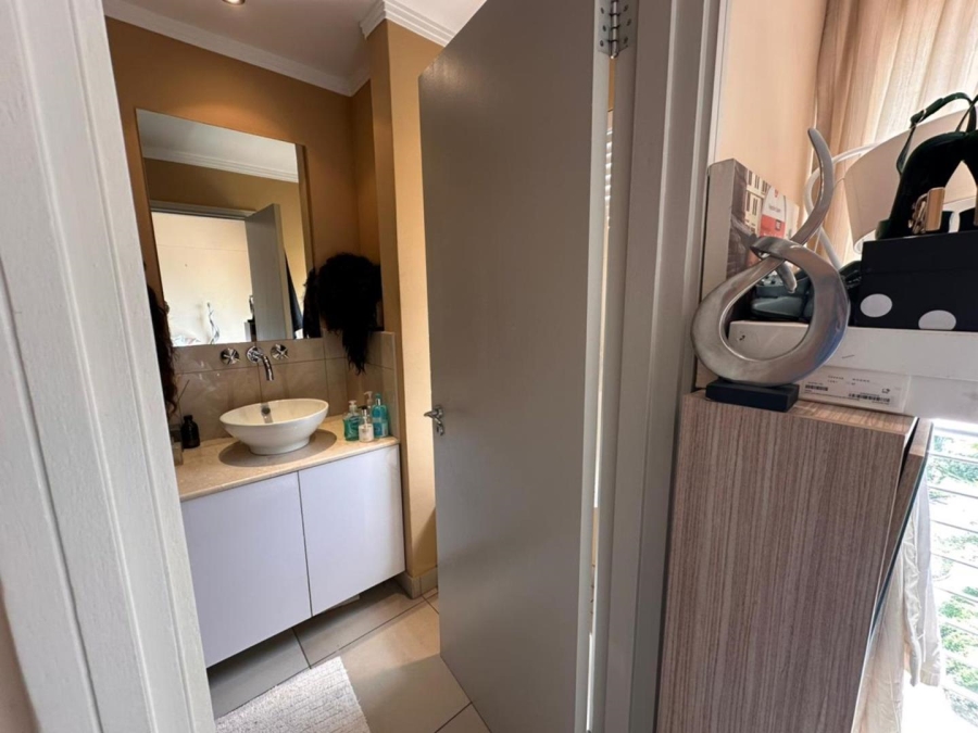 2 Bedroom Property for Sale in Sandhurst Gauteng