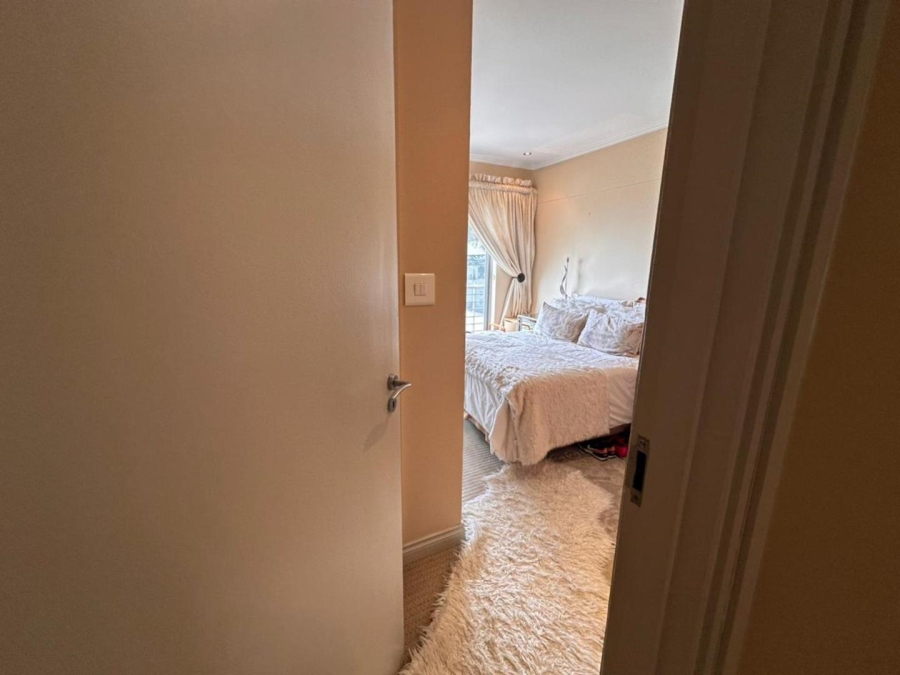 2 Bedroom Property for Sale in Sandhurst Gauteng
