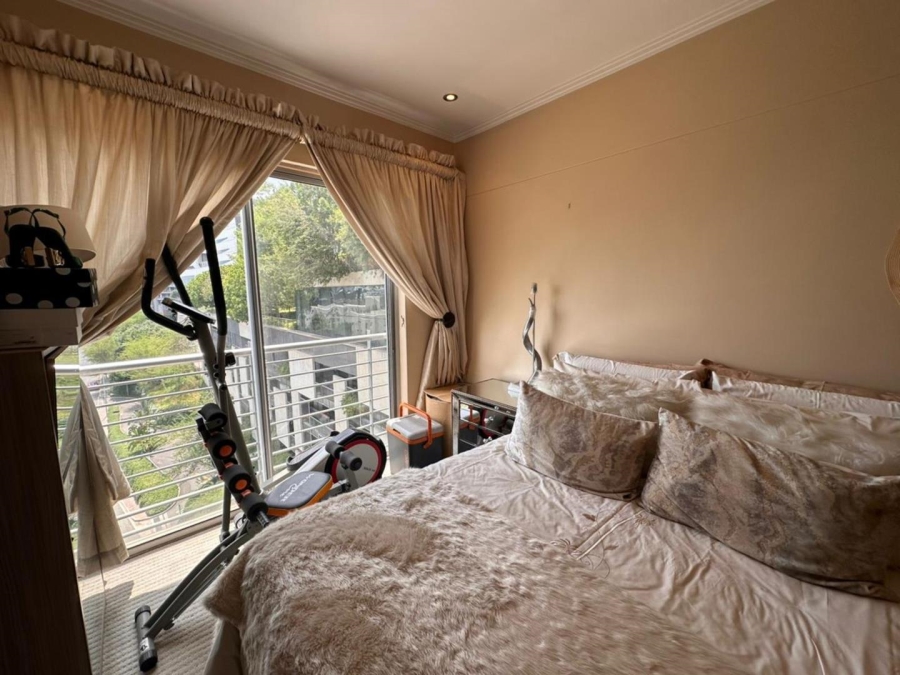 2 Bedroom Property for Sale in Sandhurst Gauteng