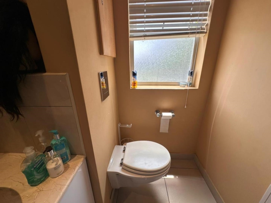 2 Bedroom Property for Sale in Sandhurst Gauteng