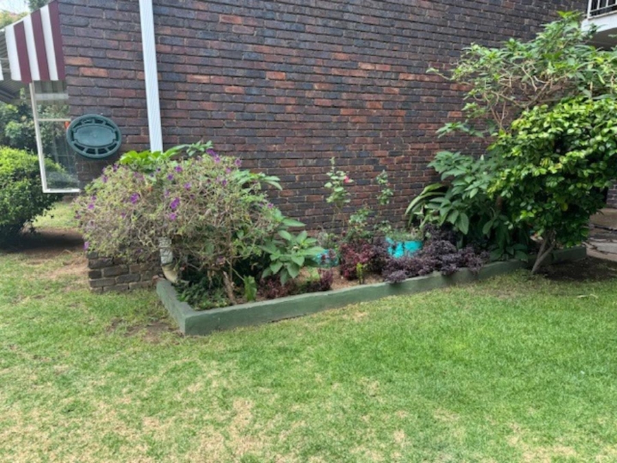 2 Bedroom Property for Sale in Beverley Gardens Gauteng