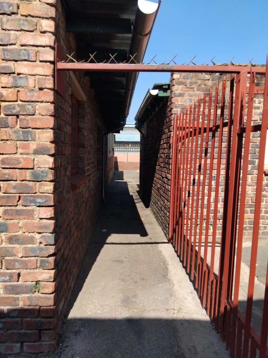 6 Bedroom Property for Sale in Brakpan Central Gauteng