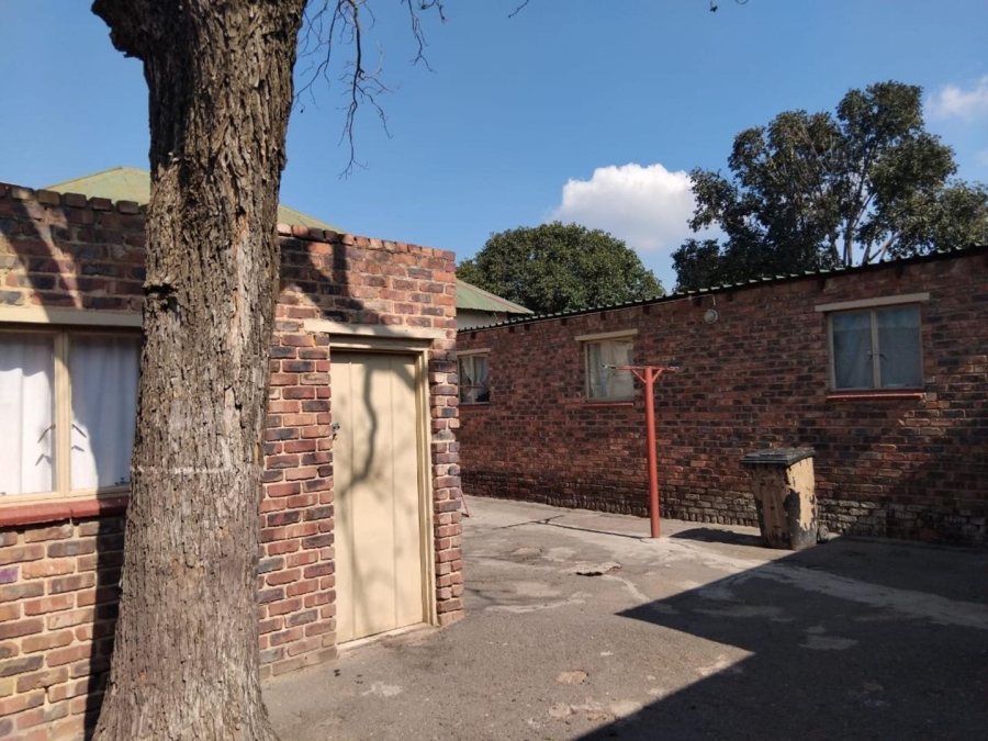 6 Bedroom Property for Sale in Brakpan Central Gauteng