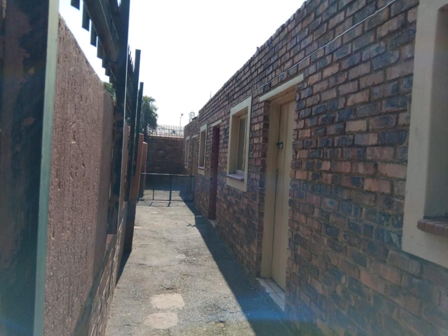 6 Bedroom Property for Sale in Brakpan Central Gauteng