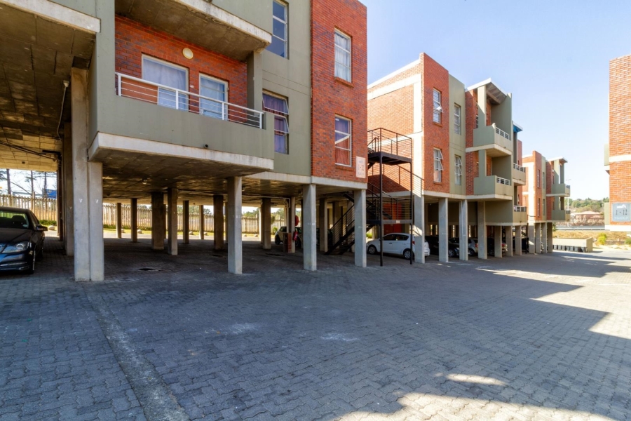 2 Bedroom Property for Sale in Buccleuch Gauteng