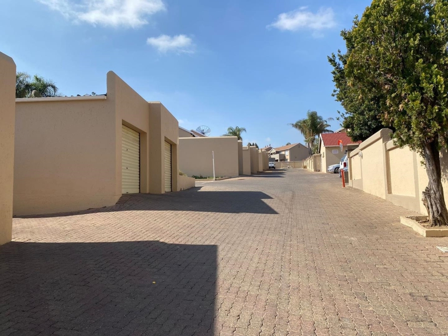 2 Bedroom Property for Sale in Vorna Valley Gauteng
