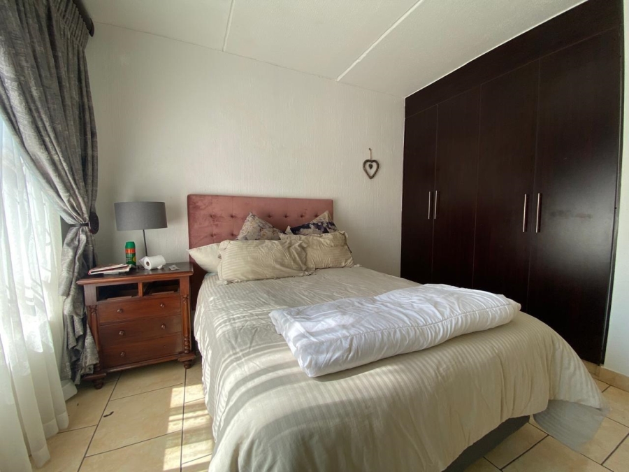 2 Bedroom Property for Sale in Vorna Valley Gauteng