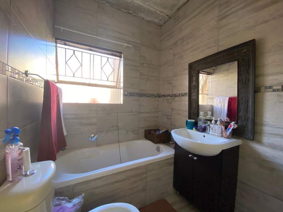 2 Bedroom Property for Sale in Vorna Valley Gauteng