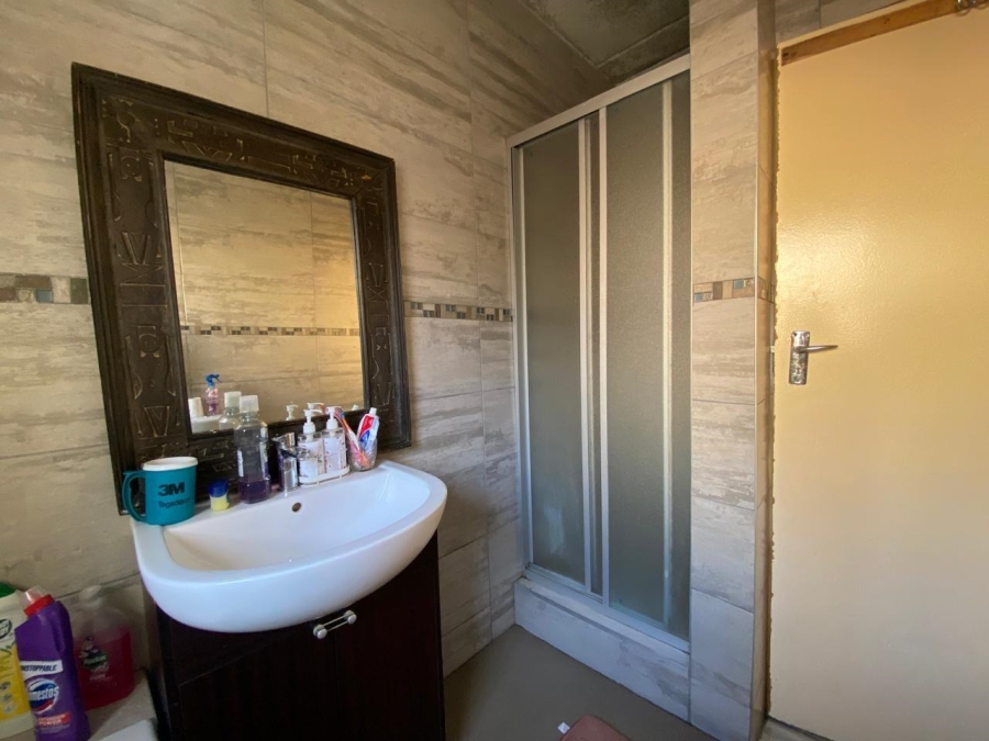 2 Bedroom Property for Sale in Vorna Valley Gauteng