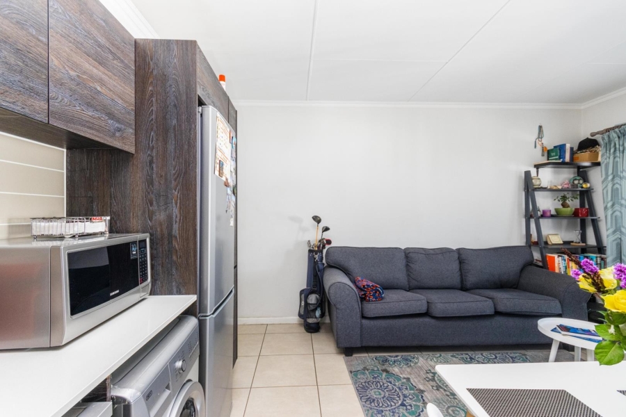 1 Bedroom Property for Sale in Bryanston Gauteng