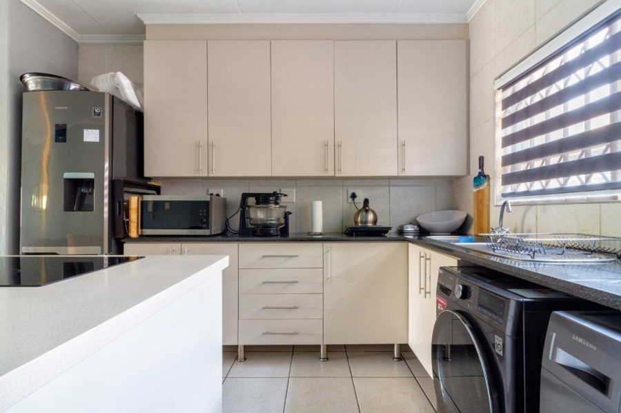2 Bedroom Property for Sale in Sunninghill Gauteng