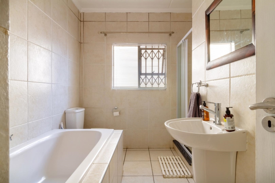 2 Bedroom Property for Sale in Sunninghill Gauteng