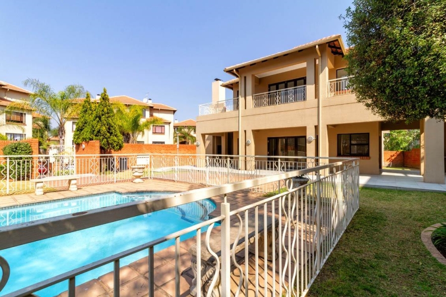 2 Bedroom Property for Sale in Sunninghill Gauteng