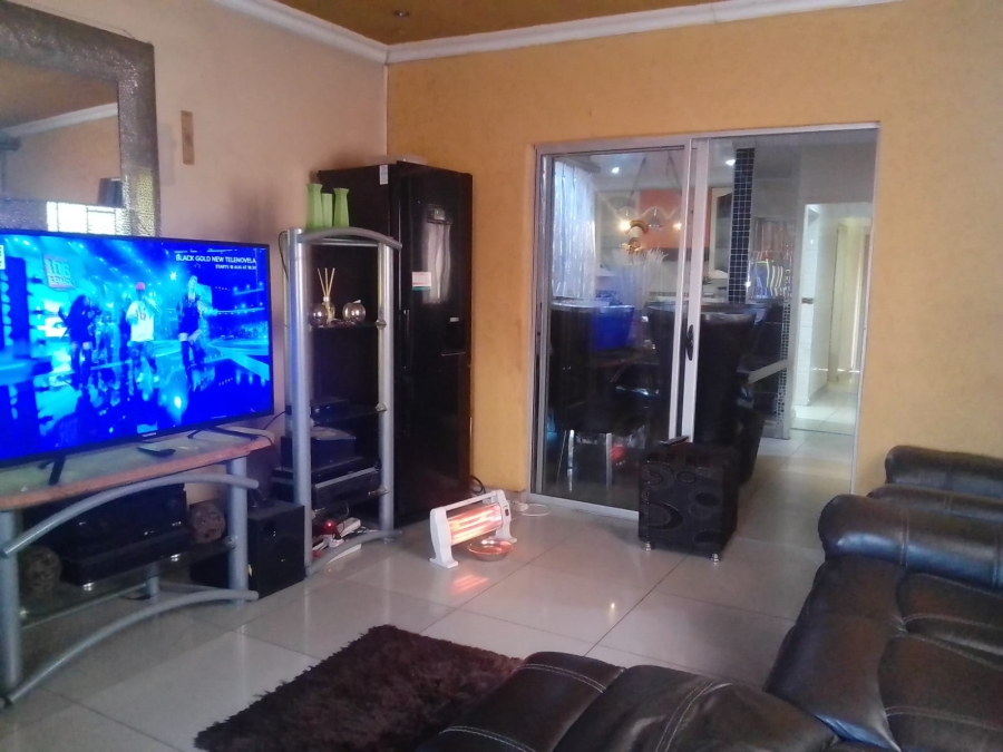 3 Bedroom Property for Sale in Toekomsrus Gauteng