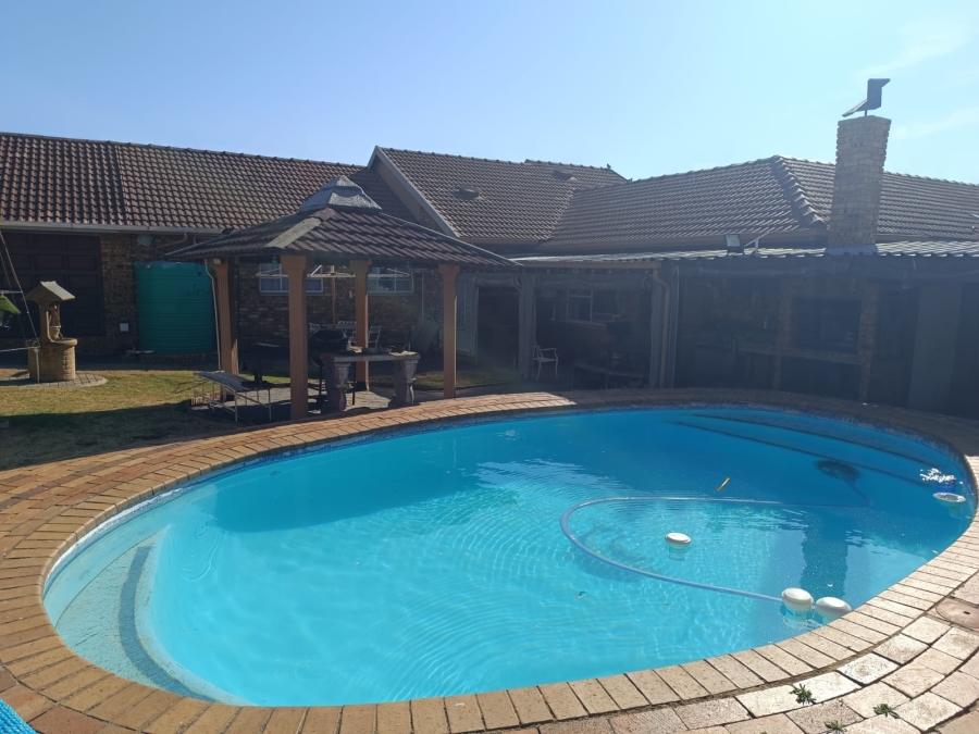 3 Bedroom Property for Sale in Helikonpark Gauteng