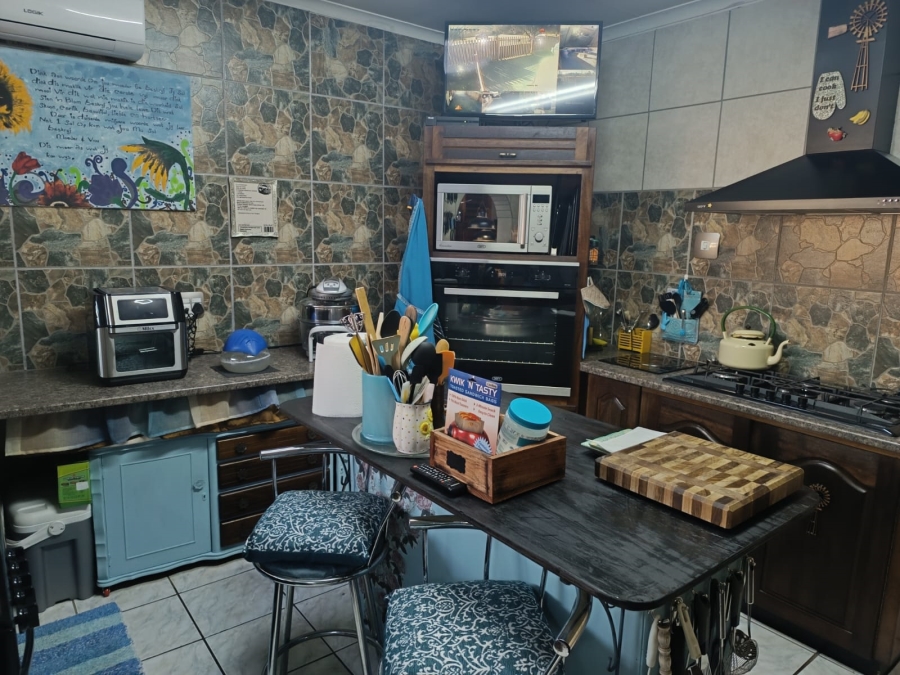 3 Bedroom Property for Sale in Helikonpark Gauteng