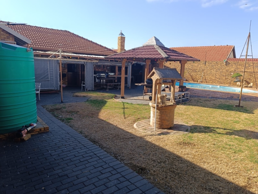 3 Bedroom Property for Sale in Helikonpark Gauteng