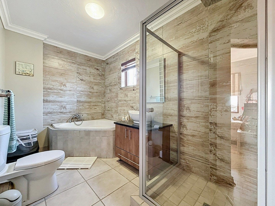 4 Bedroom Property for Sale in Country View Estate Gauteng