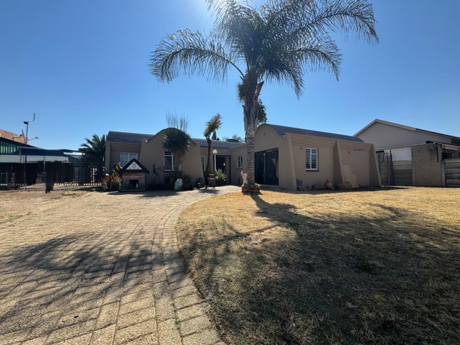 4 Bedroom Property for Sale in Mayberry Park Gauteng